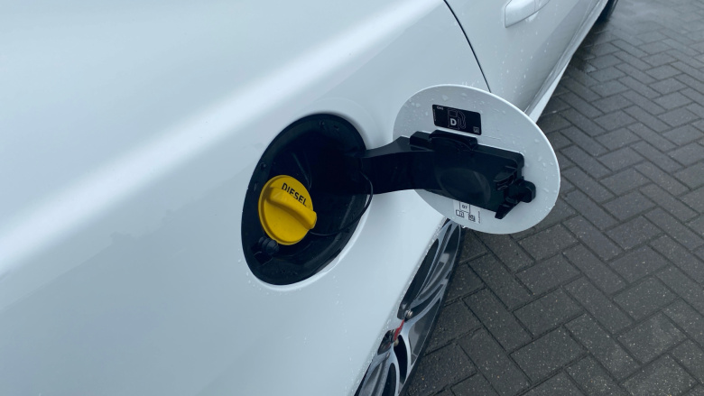 Jaguar XE 2.0 D200 R-Dynamic SE 4dr Auto Diesel Saloon